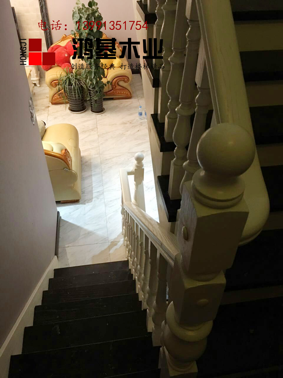 鸿基美国红橡木西安厂家直销(黑白套色系列）实木楼梯-鸿基楼梯