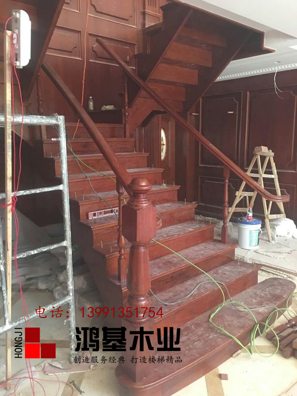 (西安市厂家直销实木楼梯)美国红橡木定制双边弧形实木楼梯-鸿基楼梯