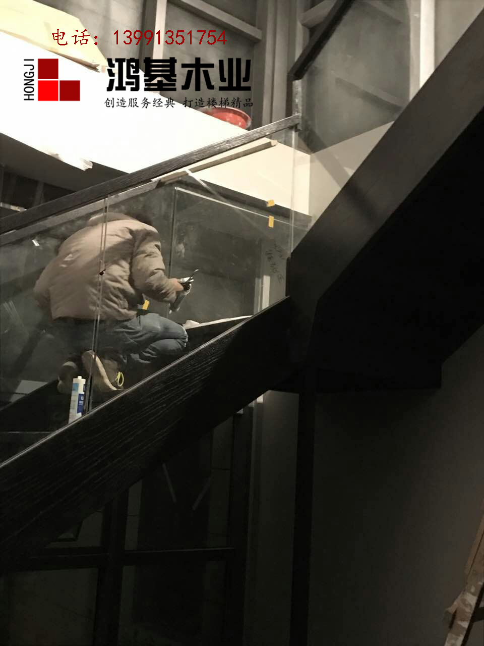 (西安市厂家直销实木楼梯)美国红橡木定制玻璃护栏实木楼梯-鸿基楼梯