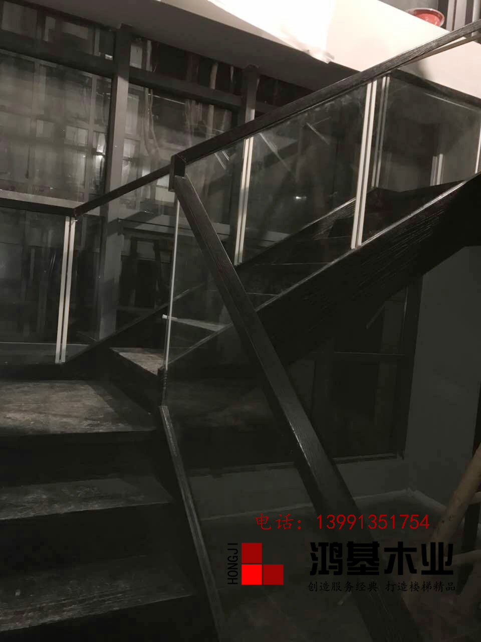 （西安市厂家直销实木楼梯）美国红橡木定制玻璃护栏实木楼梯-鸿基楼梯