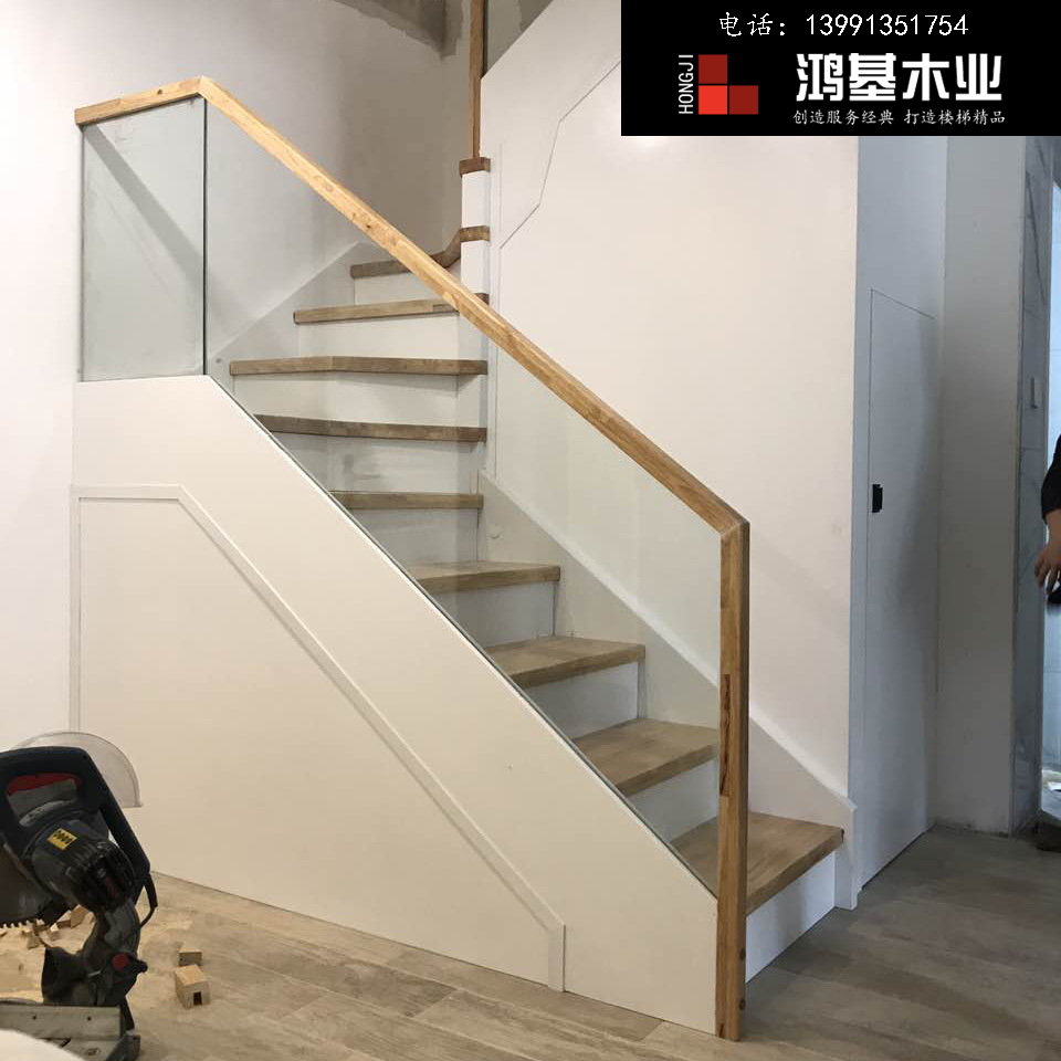 （西安市厂家直销实木楼梯）泰国橡胶木定制玻璃护栏实木楼梯-鸿基楼梯
