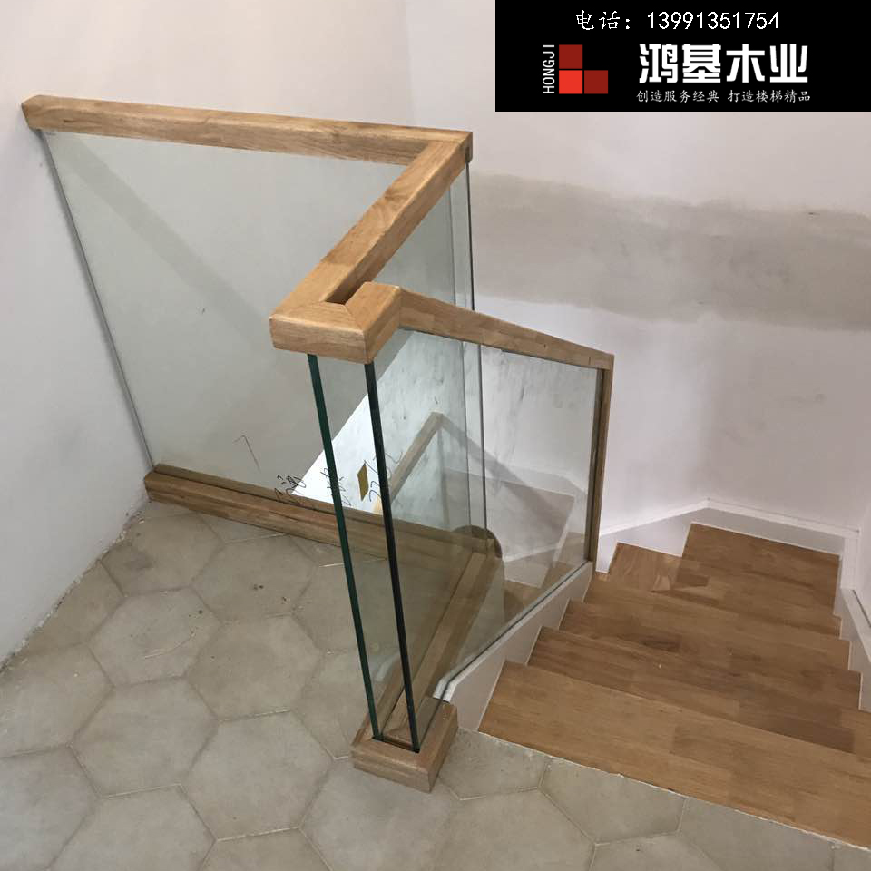 (西安市厂家直销实木楼梯)泰国橡胶木定制玻璃护栏实木楼梯-鸿基楼梯