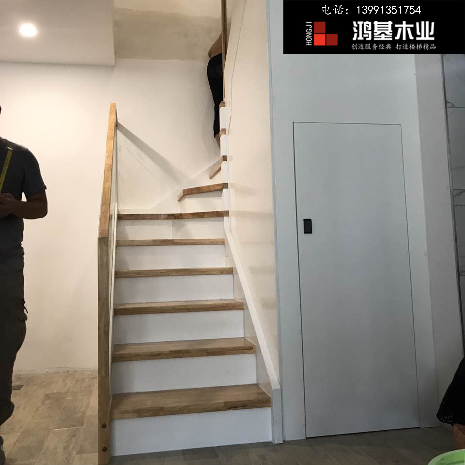 (西安市厂家直销实木楼梯)泰国橡胶木定制玻璃护栏实木楼梯-鸿基楼梯