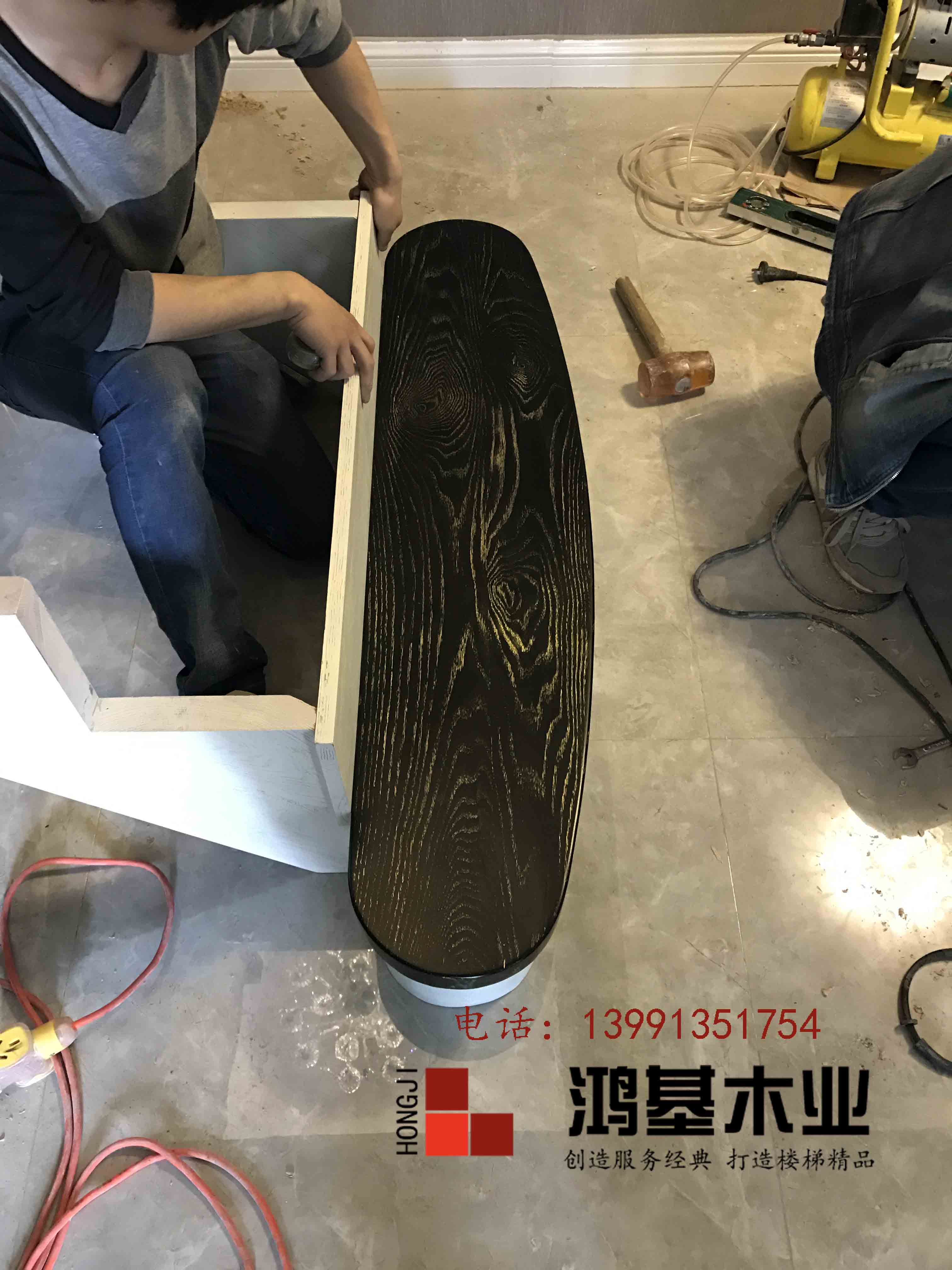 (西安市厂家直销实木楼梯)美国红橡木定制实木楼梯-鸿基楼梯