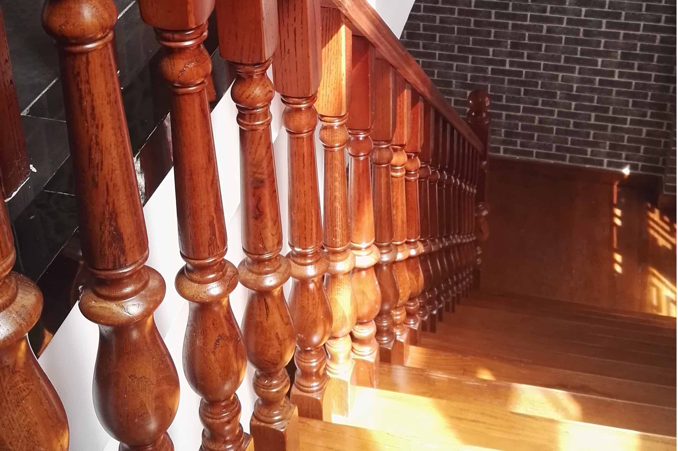 （西安市厂家直销实木楼梯）美国红橡木定制实木楼梯-鸿基楼梯