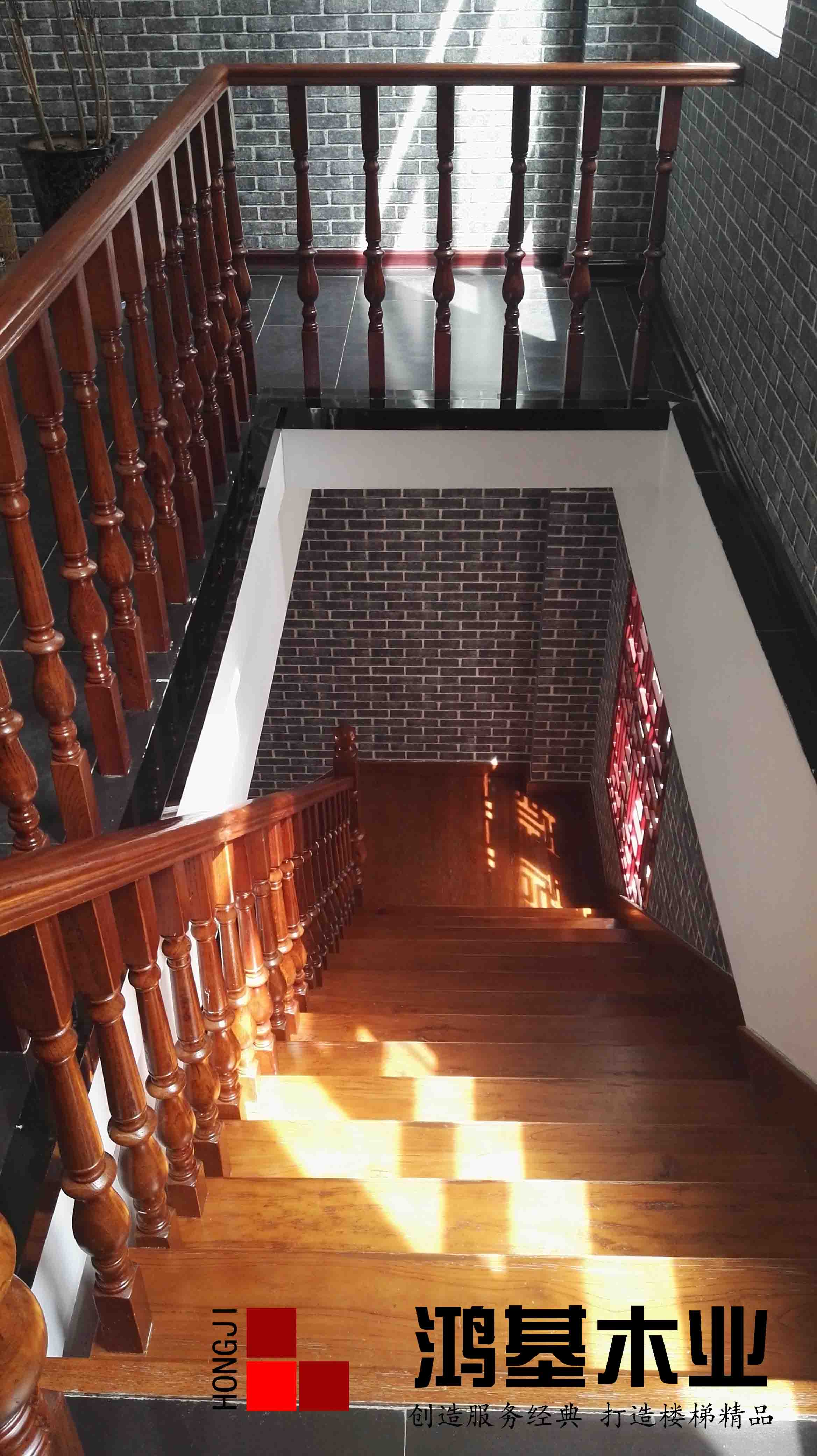 （西安市厂家直销实木楼梯）美国红橡木定制实木楼梯-鸿基楼梯